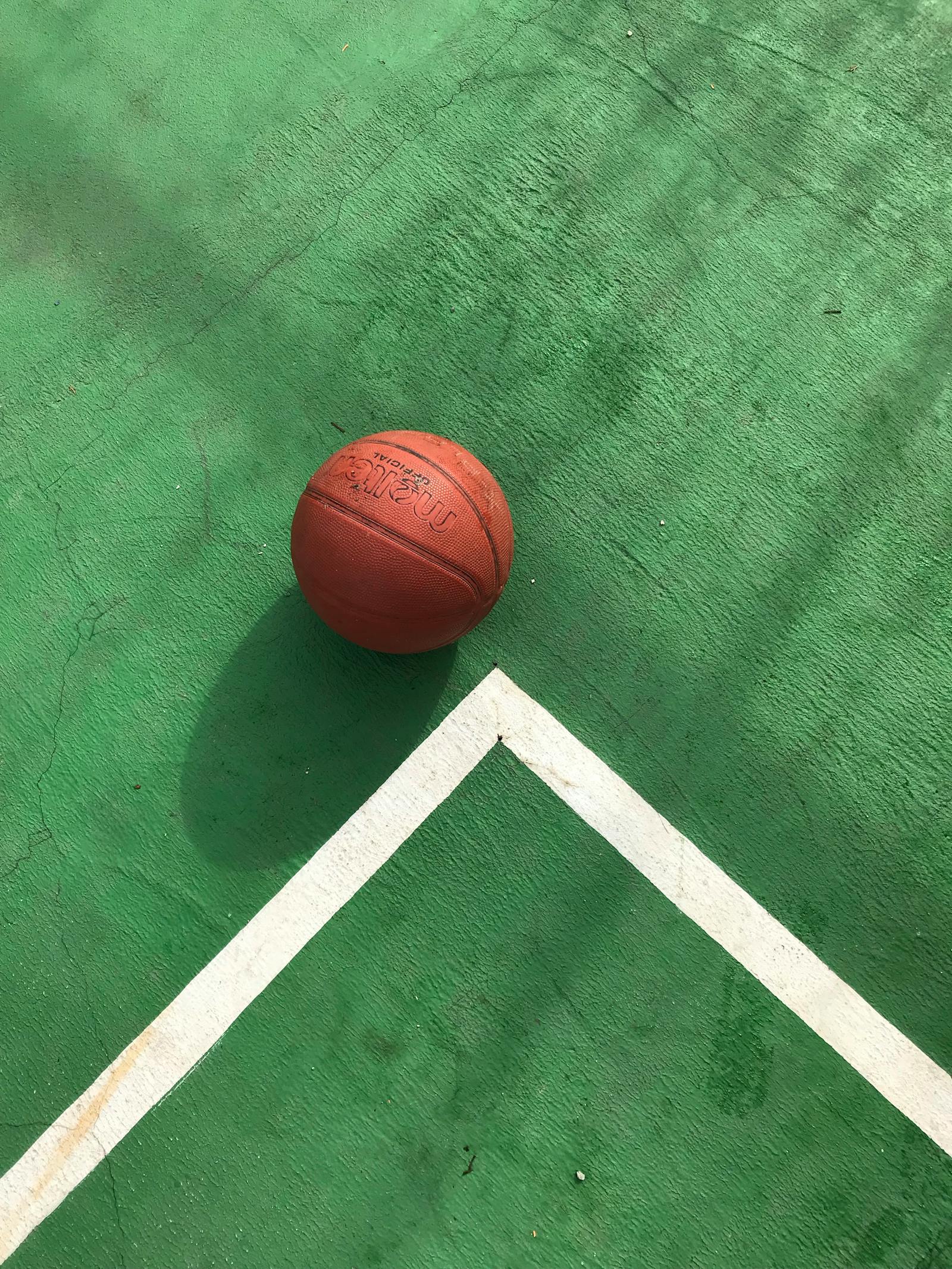 八连胜不要了？客场背靠背湖人战热火詹姆斯东契奇里夫斯出战成疑｜星空体彩官方网站（封面配图）